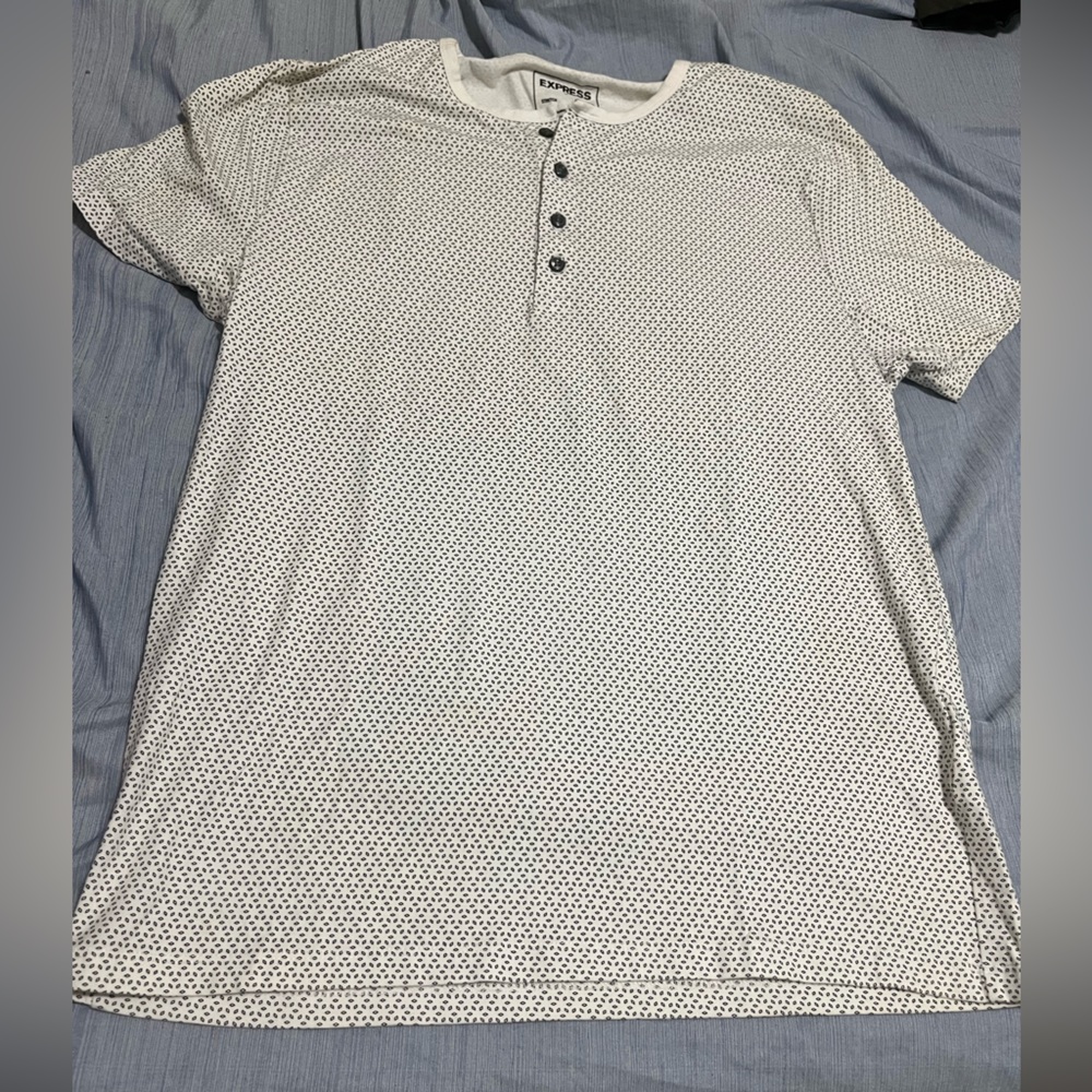 Express previously owned in god condition stretch men’s shirt